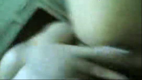 Desi girl fingering her pussy in bed